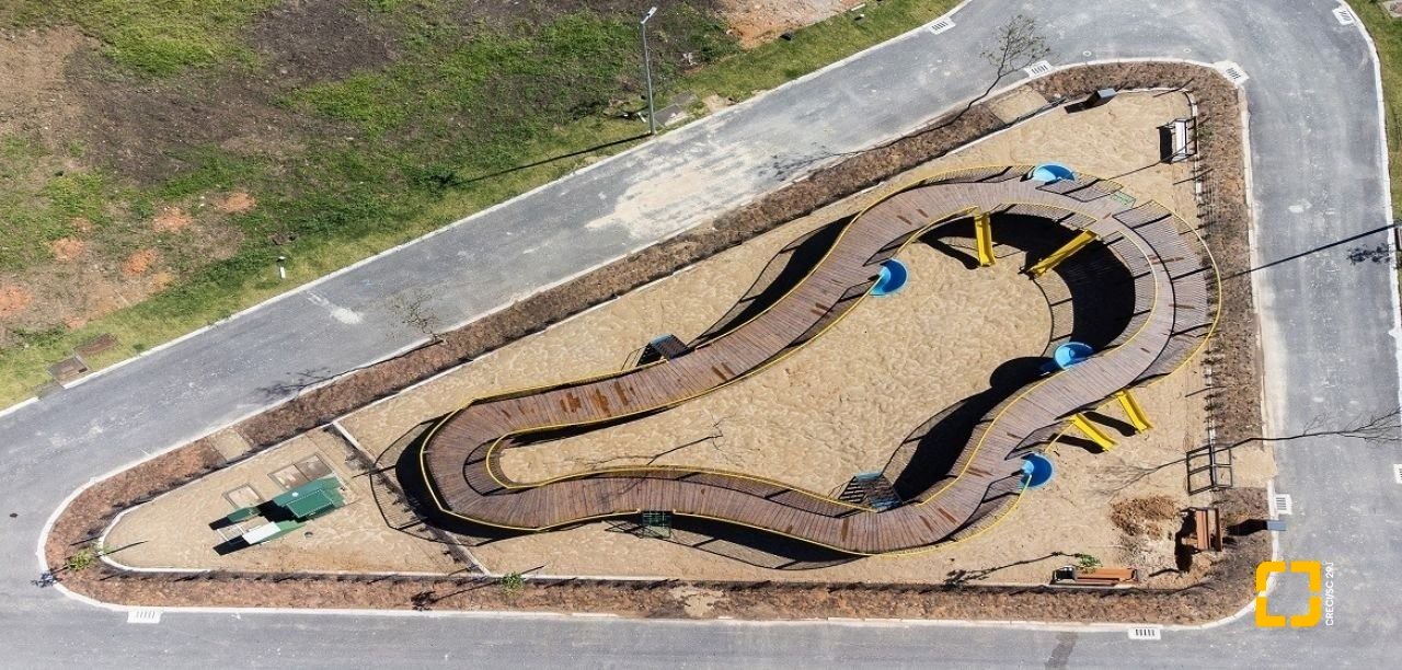 Casa de Condomínio com 339m², 4 quartos (sendo 4 suítes), 4 garagens, no bairro Pedra Branca em Palhoça