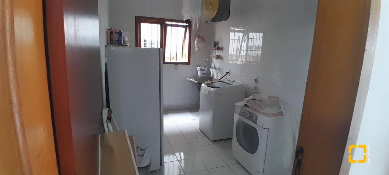 Casa com 314m², 6 quartos (sendo 2 suítes), 4 garagens, no bairro Trindade em Florianópolis