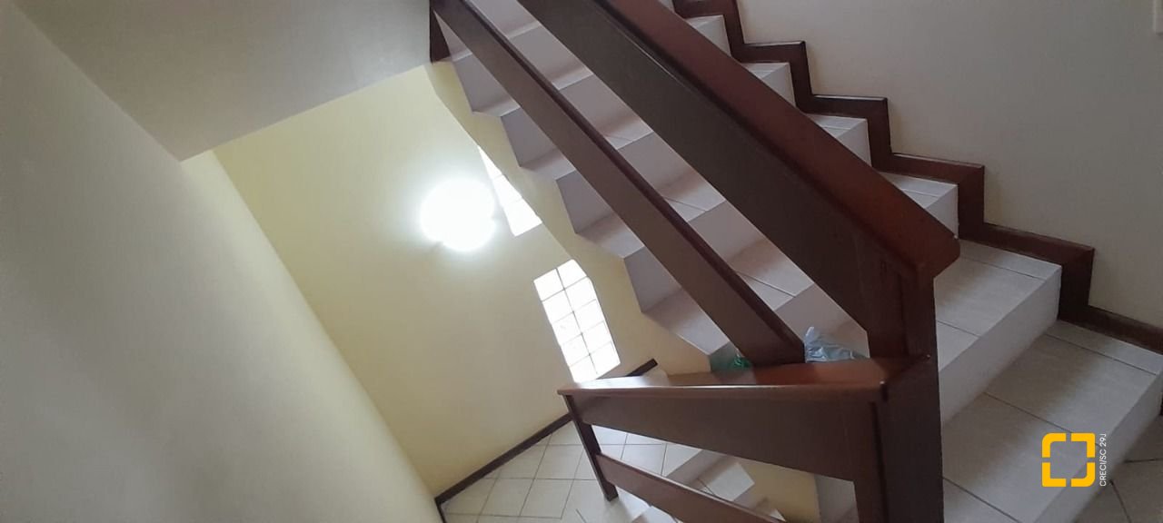 Casa com 314m², 6 quartos (sendo 2 suítes), 4 garagens, no bairro Trindade em Florianópolis