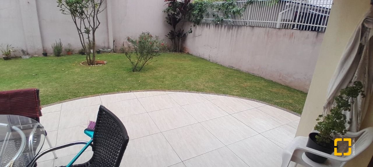 Casa com 314m², 6 quartos (sendo 2 suítes), 4 garagens, no bairro Trindade em Florianópolis