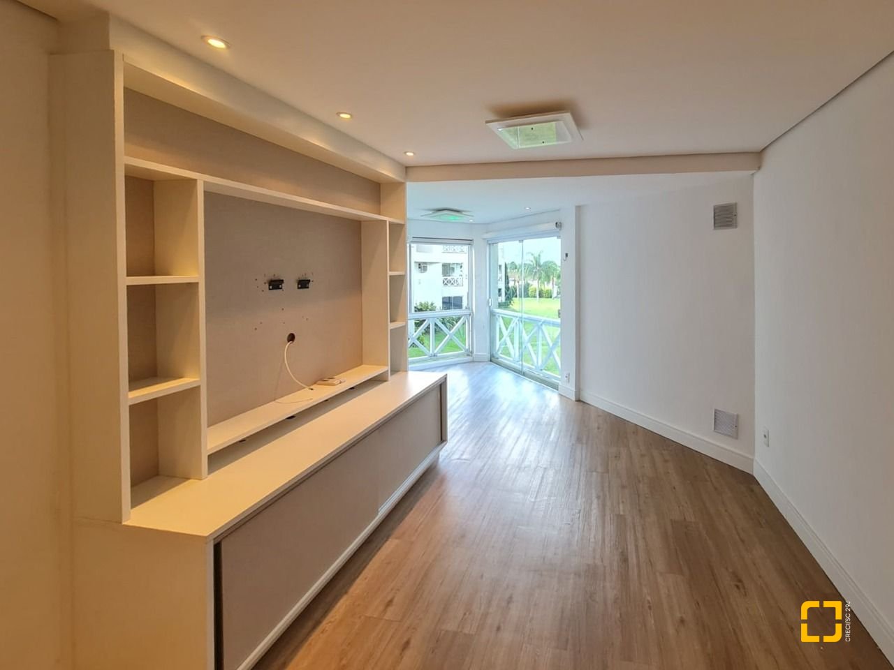 Apartamento com 46m², 1 quarto, 1 garagem, no bairro Lagoa da Conceição em Florianópolis