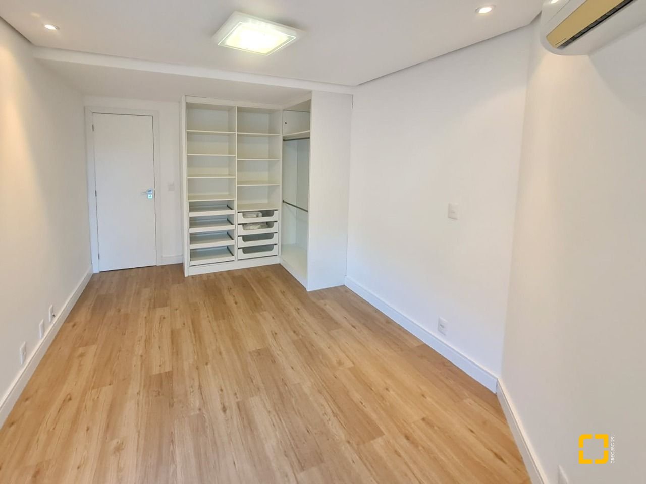 Apartamento com 46m², 1 quarto, 1 garagem, no bairro Lagoa da Conceição em Florianópolis