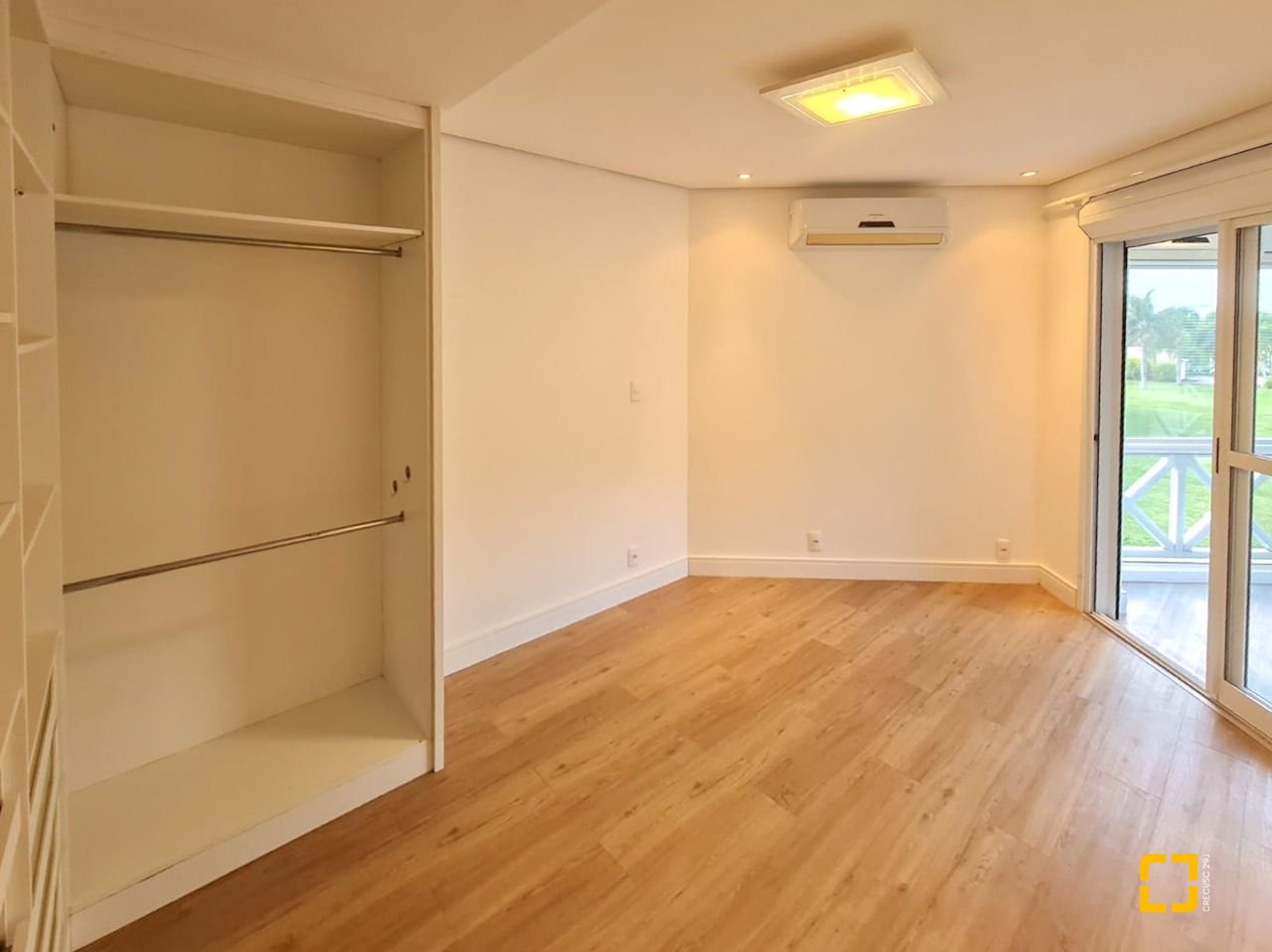 Apartamento com 46m², 1 quarto, 1 garagem, no bairro Lagoa da Conceição em Florianópolis