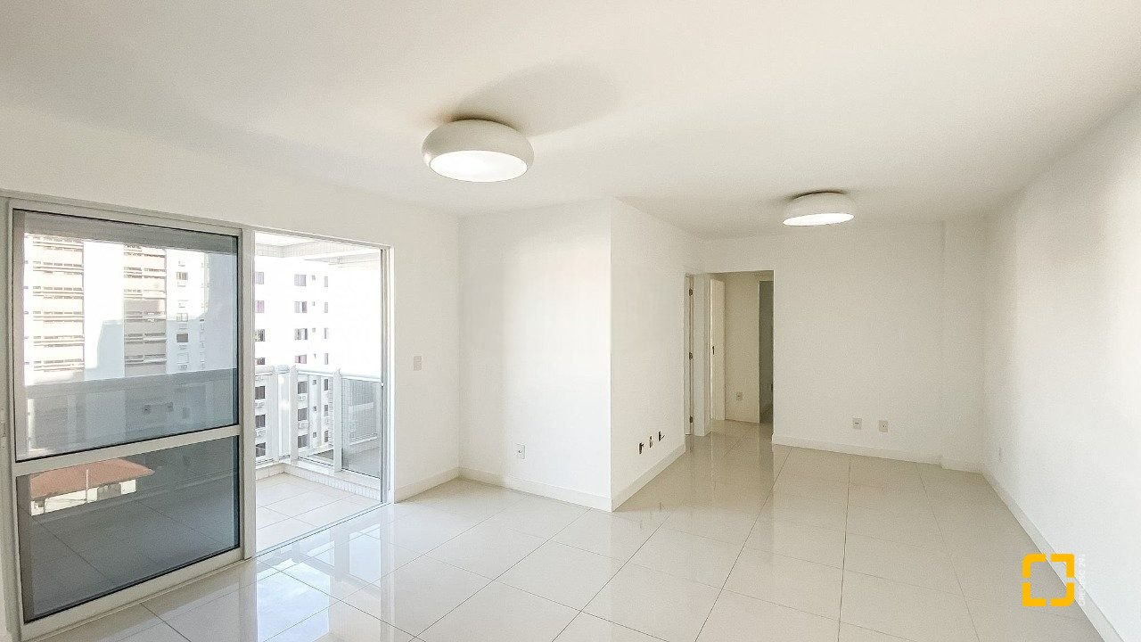 Apartamento com 95m², 4 quartos (sendo 1 suíte), 2 garagens, no bairro Beiramar em Florianópolis