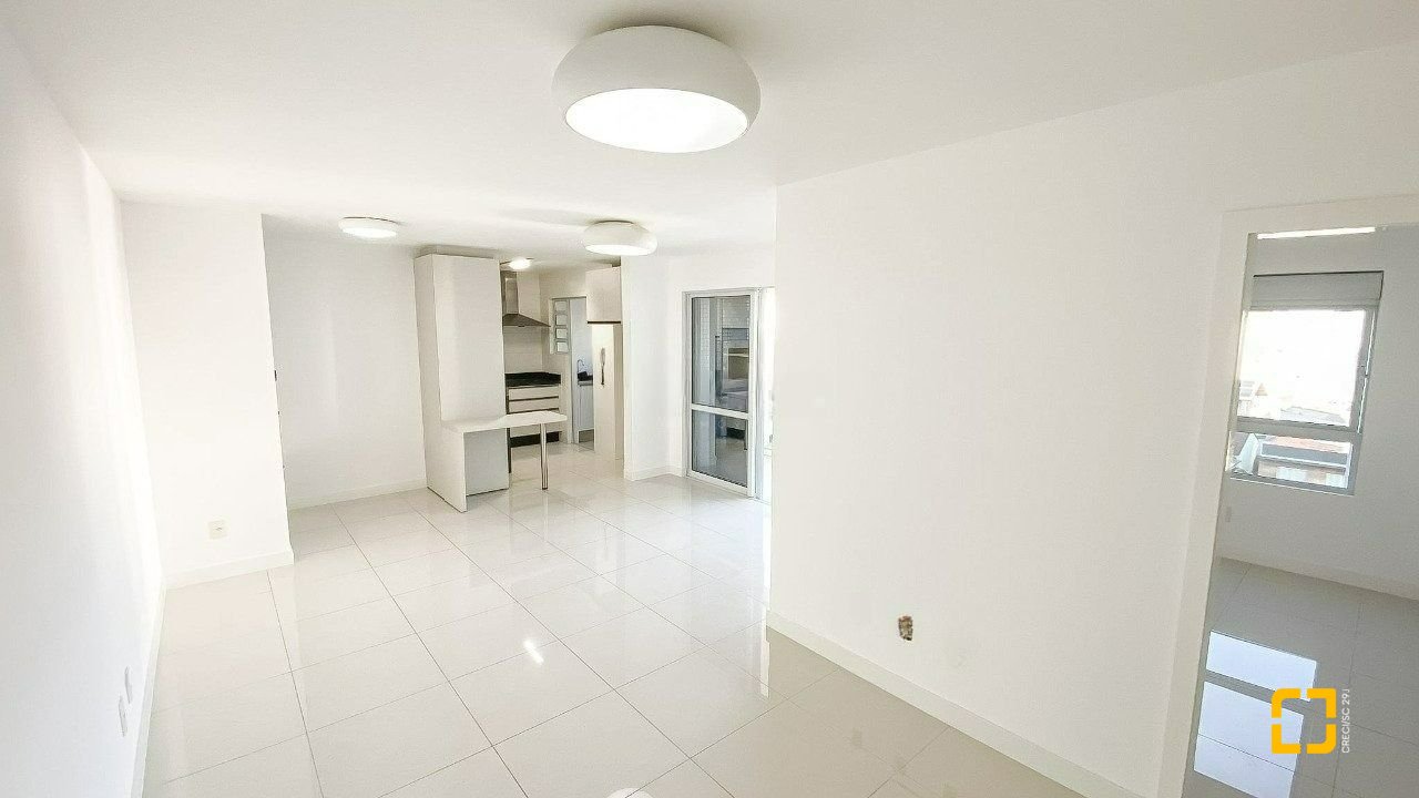 Apartamento com 95m², 4 quartos (sendo 1 suíte), 2 garagens, no bairro Beiramar em Florianópolis