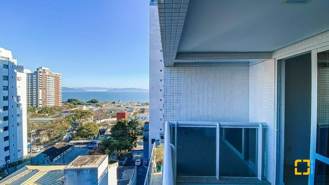 Apartamento com 95m², 4 quartos (sendo 1 suíte), 2 garagens, no bairro Beiramar em Florianópolis