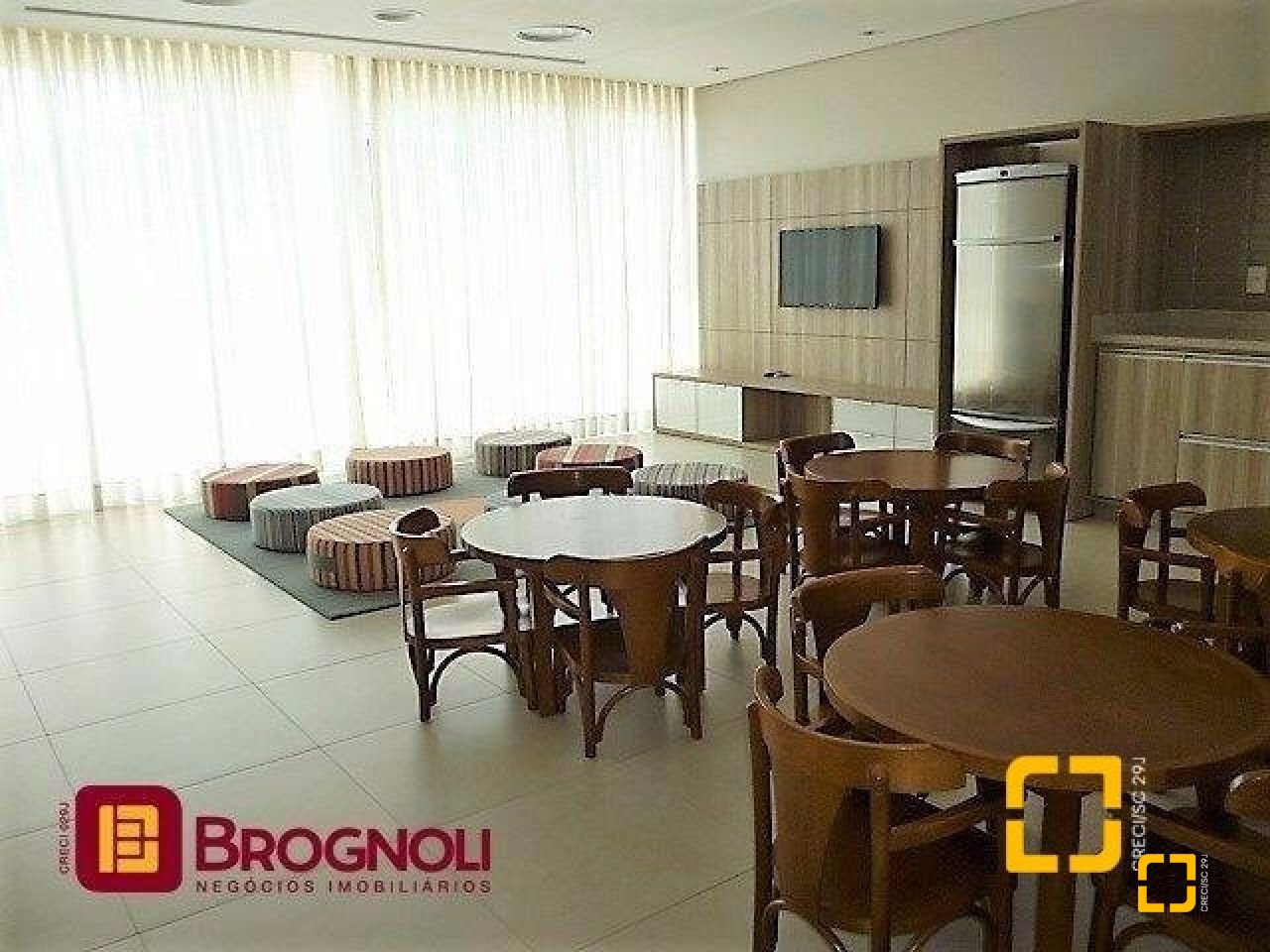 Apartamento com 95m², 4 quartos (sendo 1 suíte), 2 garagens, no bairro Beiramar em Florianópolis