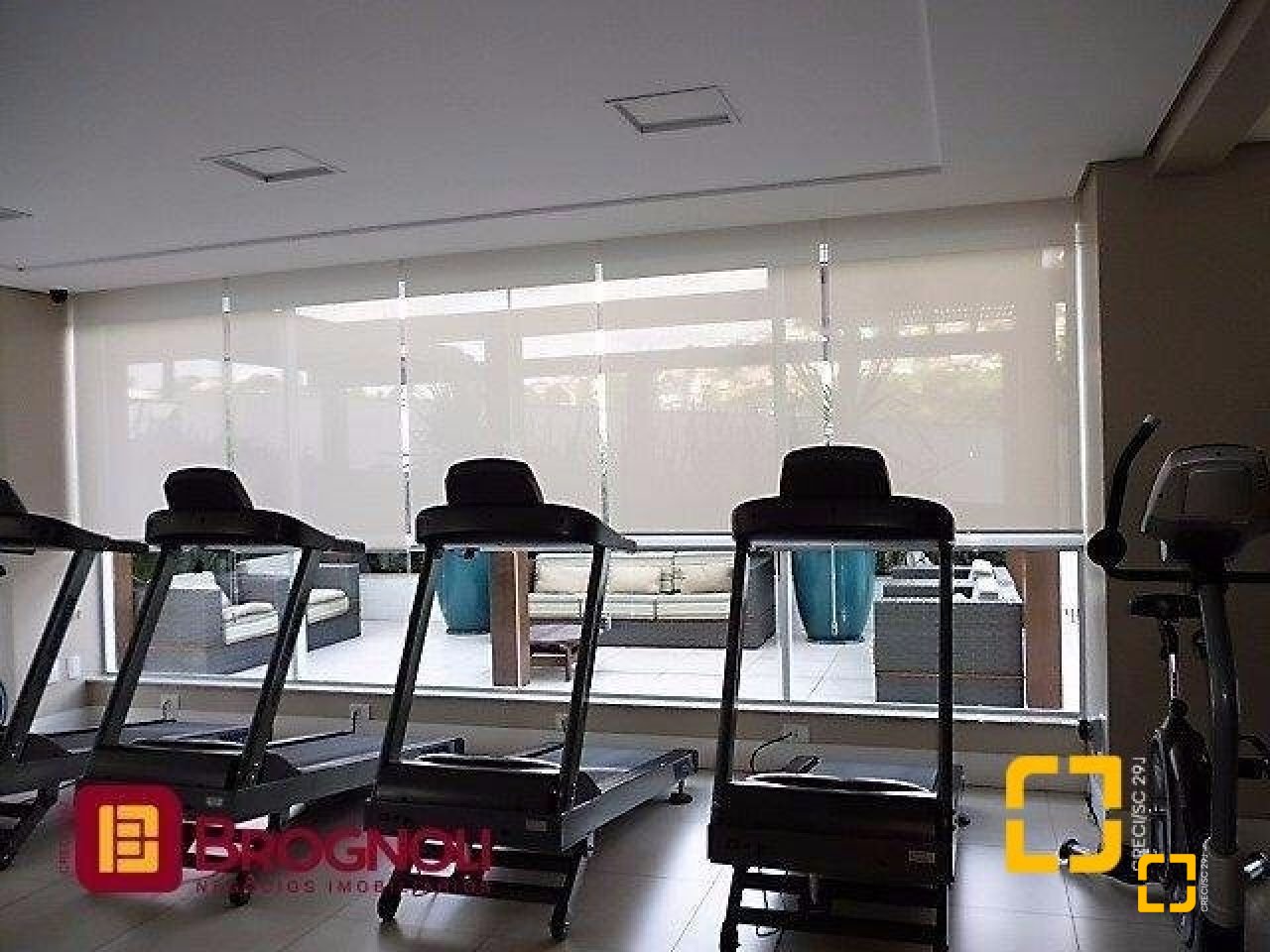 Apartamento com 95m², 4 quartos (sendo 1 suíte), 2 garagens, no bairro Beiramar em Florianópolis