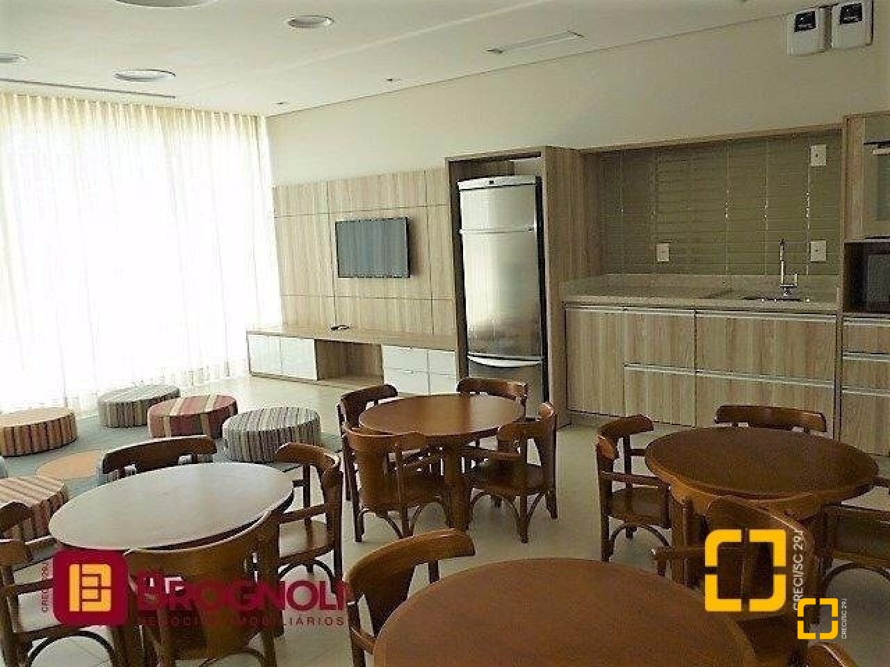Apartamento com 95m², 4 quartos (sendo 1 suíte), 2 garagens, no bairro Beiramar em Florianópolis