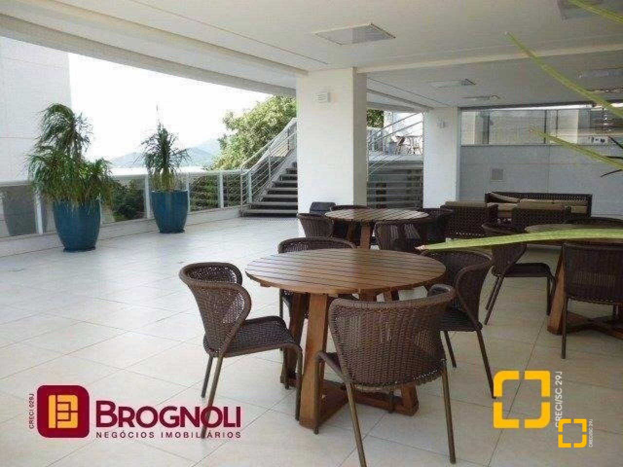 Apartamento com 95m², 4 quartos (sendo 1 suíte), 2 garagens, no bairro Beiramar em Florianópolis