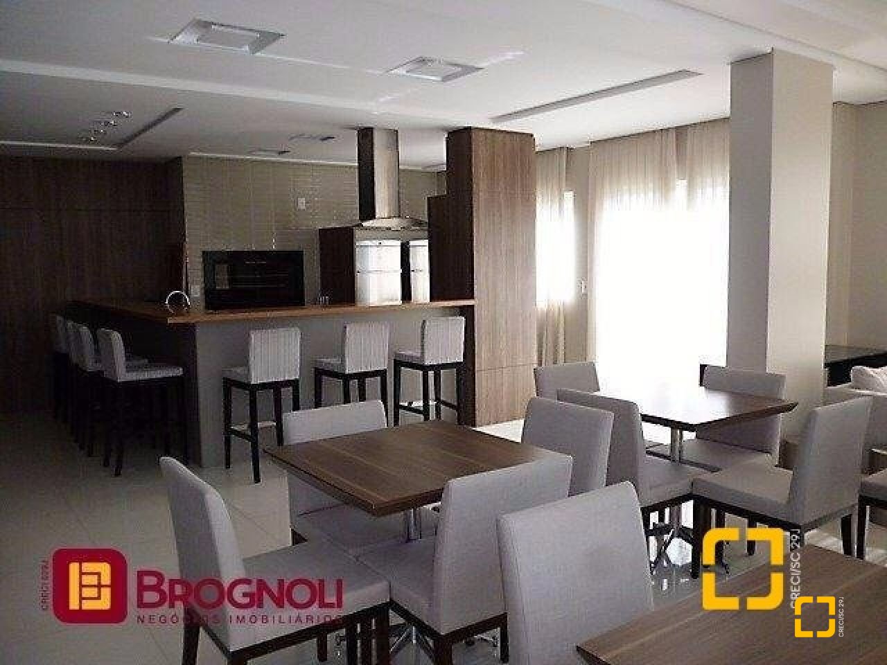 Apartamento com 95m², 4 quartos (sendo 1 suíte), 2 garagens, no bairro Beiramar em Florianópolis