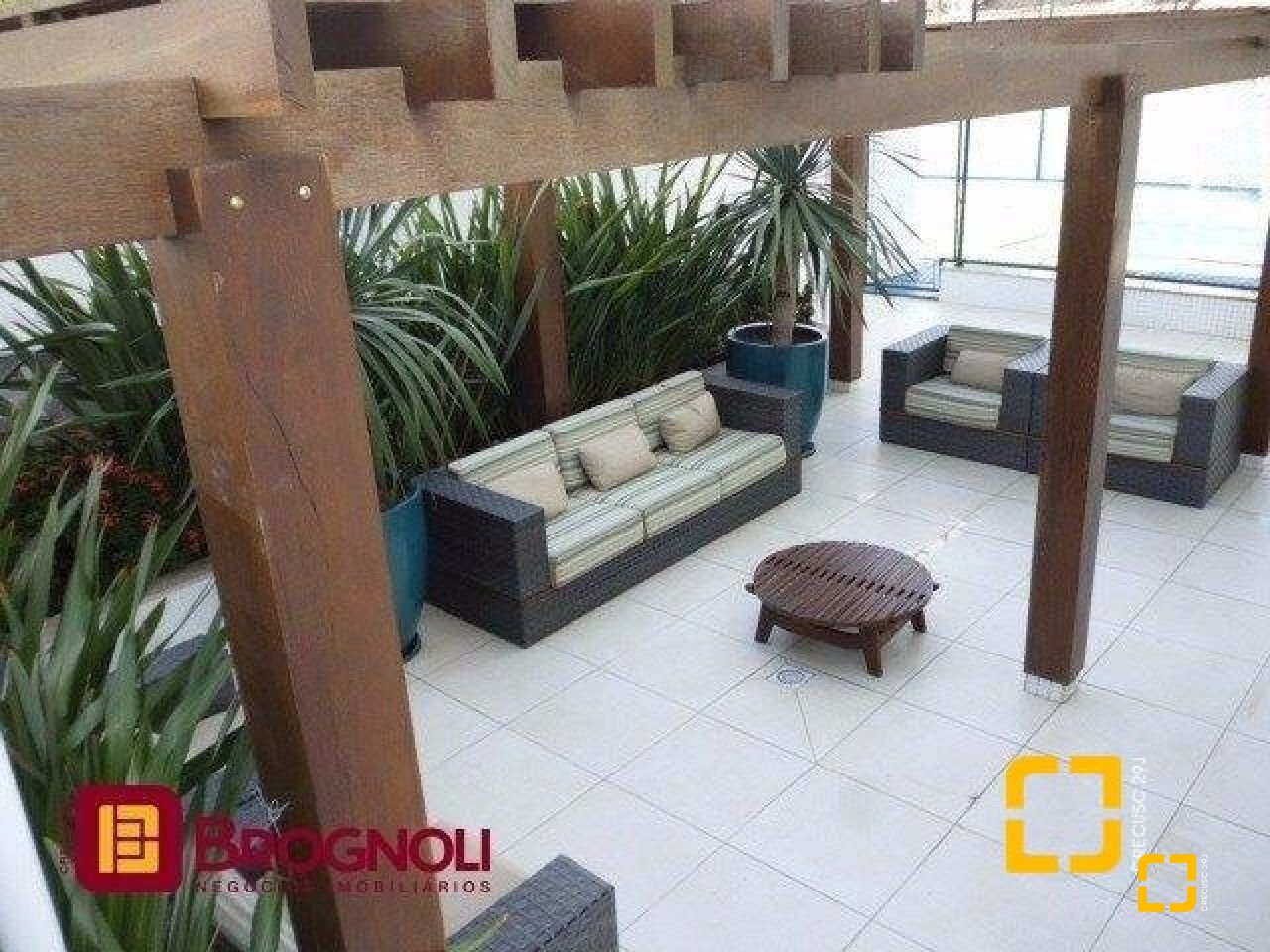 Apartamento com 95m², 4 quartos (sendo 1 suíte), 2 garagens, no bairro Beiramar em Florianópolis