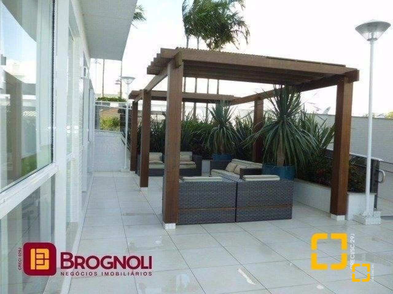 Apartamento com 95m², 4 quartos (sendo 1 suíte), 2 garagens, no bairro Beiramar em Florianópolis