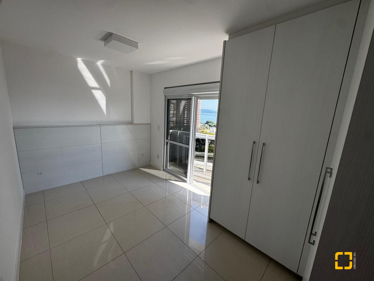 Apartamento com 95m², 4 quartos (sendo 1 suíte), 2 garagens, no bairro Beiramar em Florianópolis