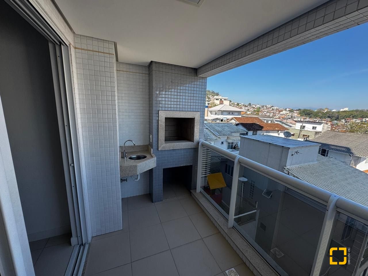 Apartamento com 95m², 4 quartos (sendo 1 suíte), 2 garagens, no bairro Beiramar em Florianópolis