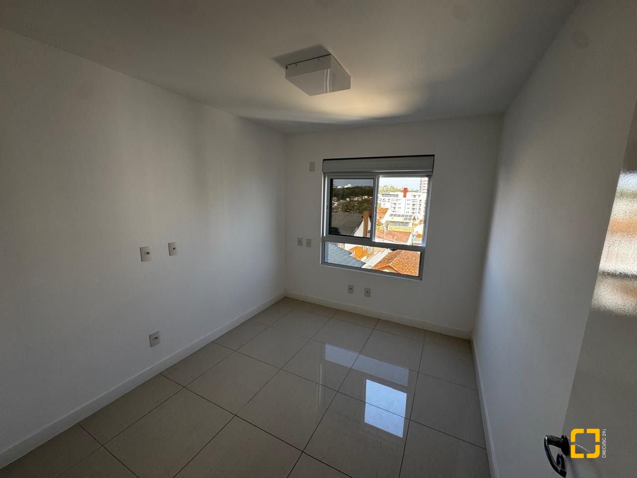 Apartamento com 95m², 4 quartos (sendo 1 suíte), 2 garagens, no bairro Beiramar em Florianópolis