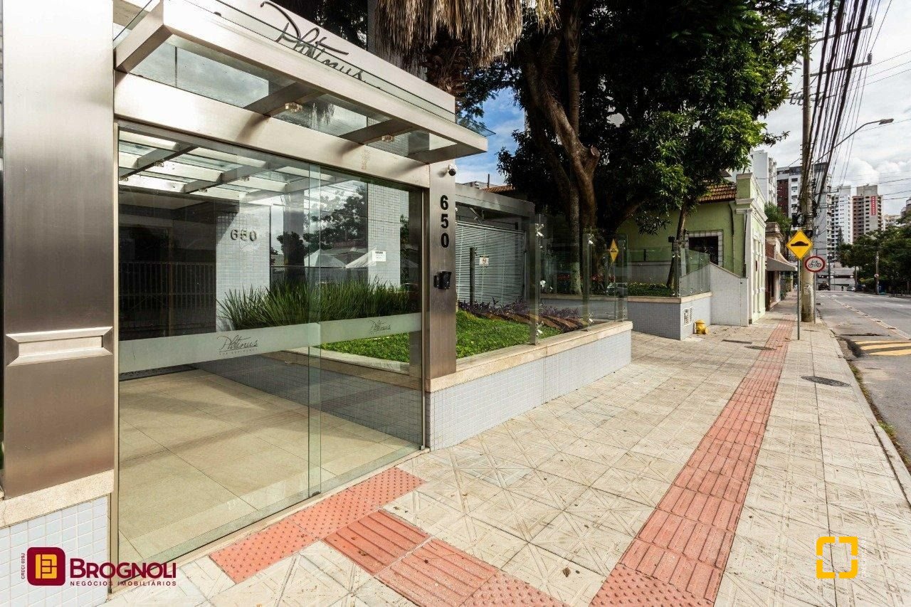 Apartamento com 95m², 4 quartos (sendo 1 suíte), 2 garagens, no bairro Beiramar em Florianópolis