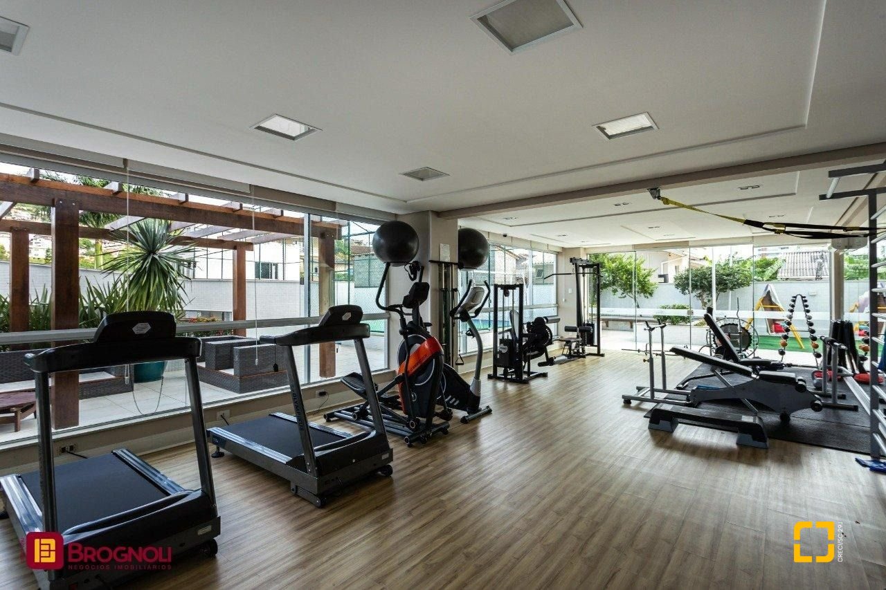Apartamento com 95m², 4 quartos (sendo 1 suíte), 2 garagens, no bairro Beiramar em Florianópolis