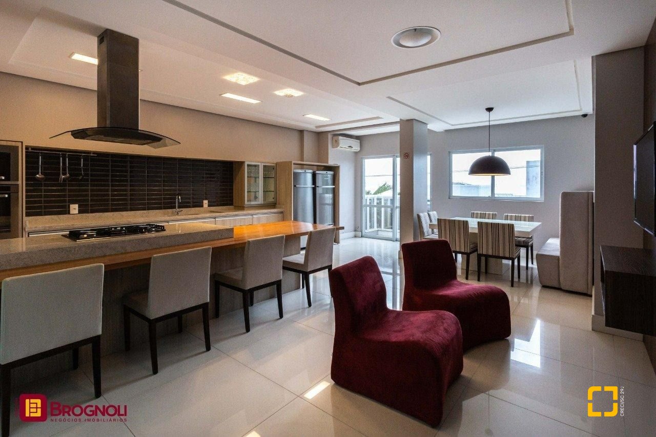 Apartamento com 95m², 4 quartos (sendo 1 suíte), 2 garagens, no bairro Beiramar em Florianópolis