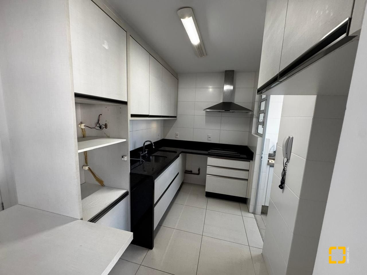 Apartamento com 95m², 4 quartos (sendo 1 suíte), 2 garagens, no bairro Beiramar em Florianópolis