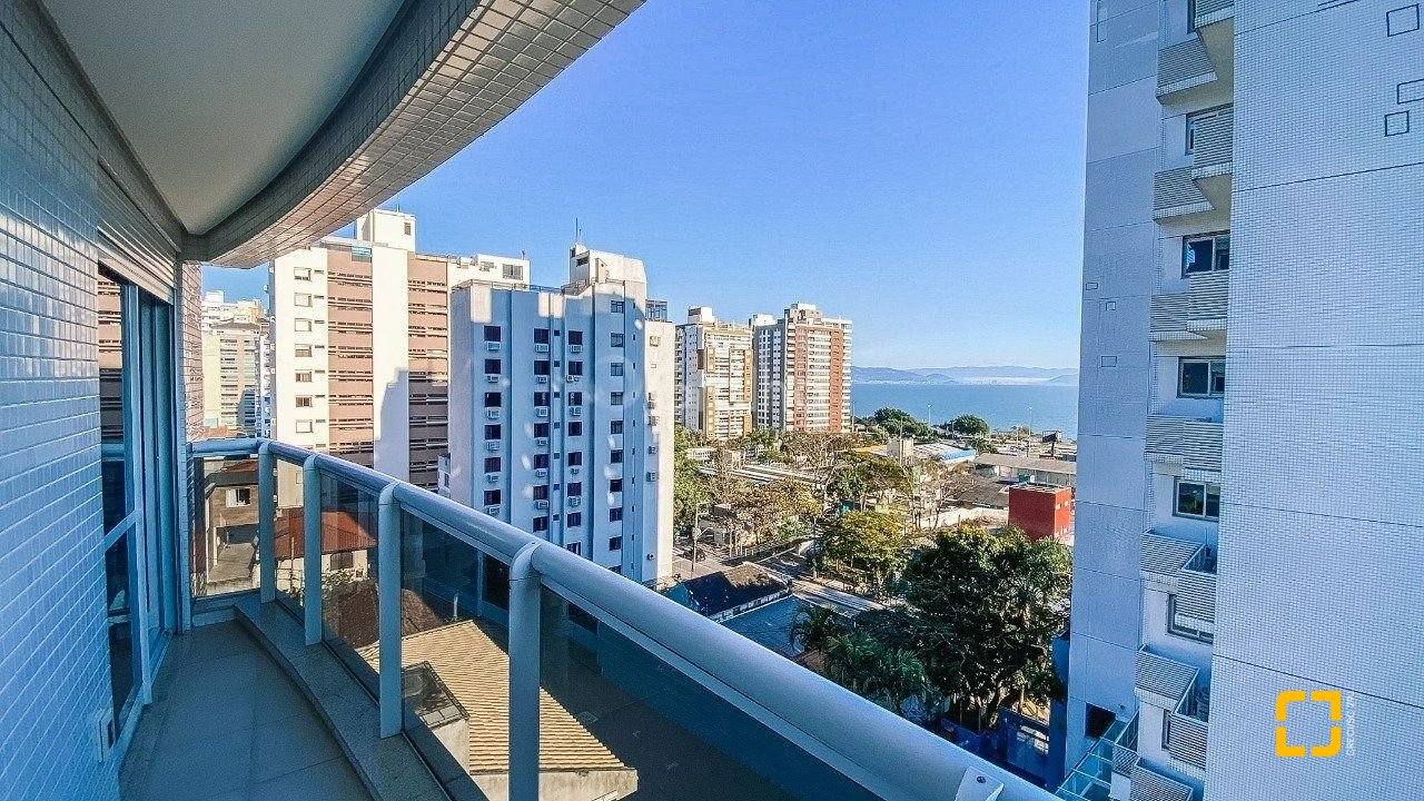 Apartamento com 95m², 4 quartos (sendo 1 suíte), 2 garagens, no bairro Beiramar em Florianópolis