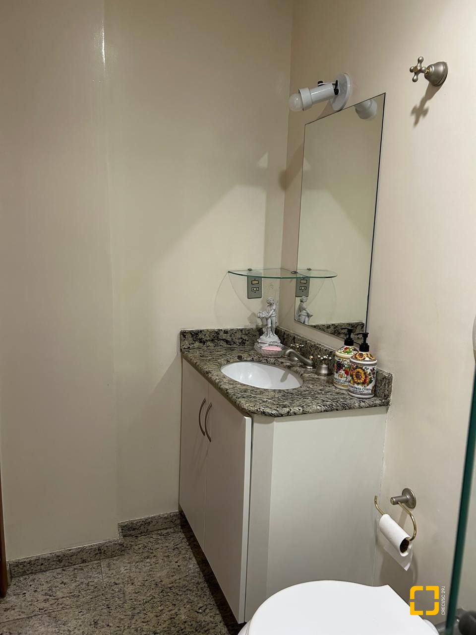 Apartamento com 208m², 5 quartos (sendo 1 suíte), 2 garagens, no bairro Agronômica em Florianópolis