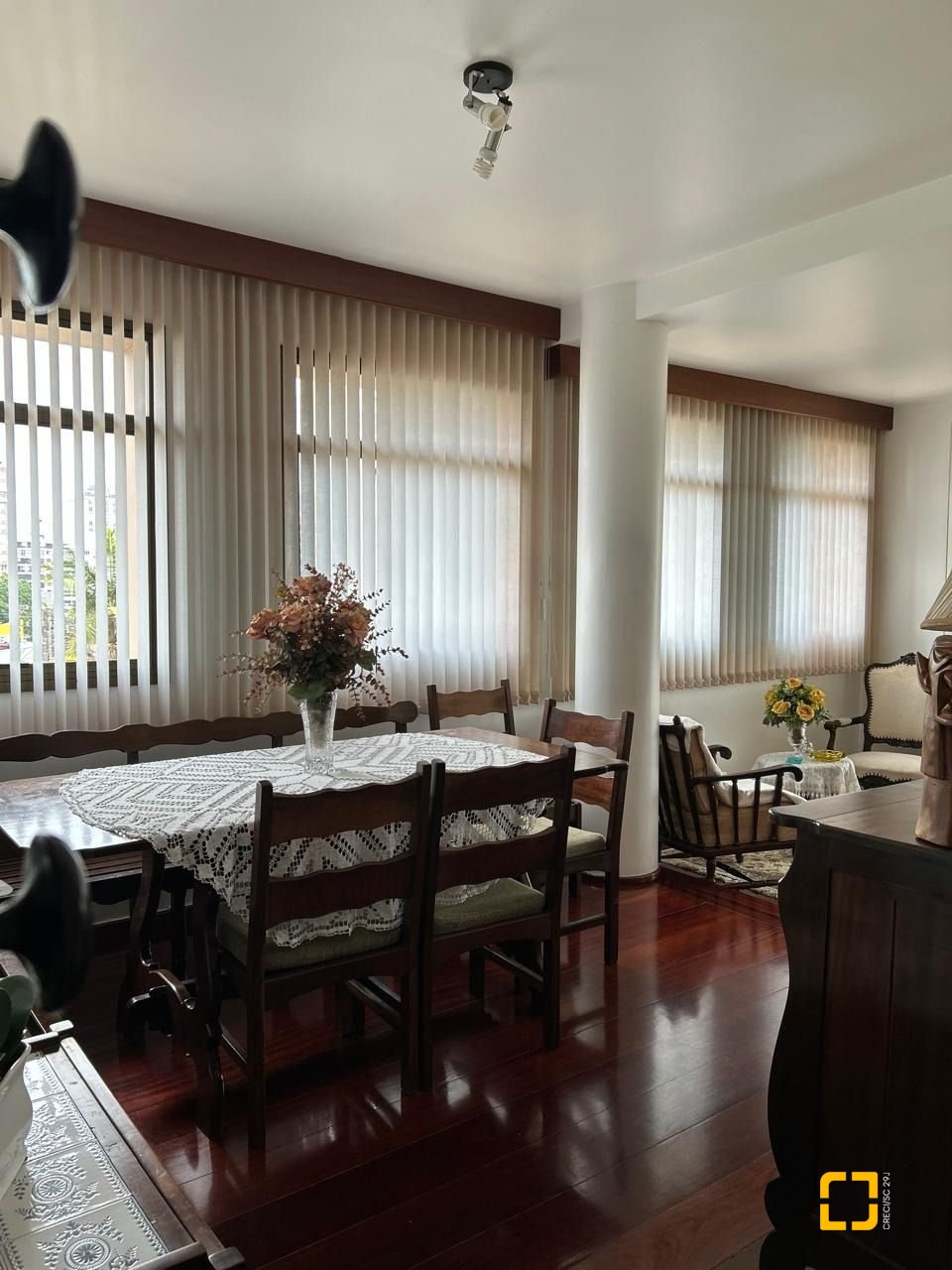 Apartamento com 208m², 5 quartos (sendo 1 suíte), 2 garagens, no bairro Agronômica em Florianópolis