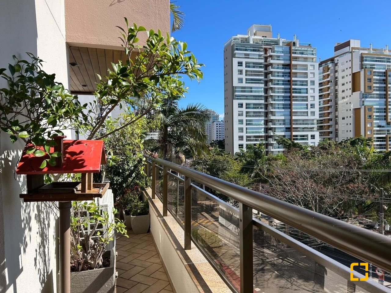 Apartamento com 208m², 5 quartos (sendo 1 suíte), 2 garagens, no bairro Agronômica em Florianópolis