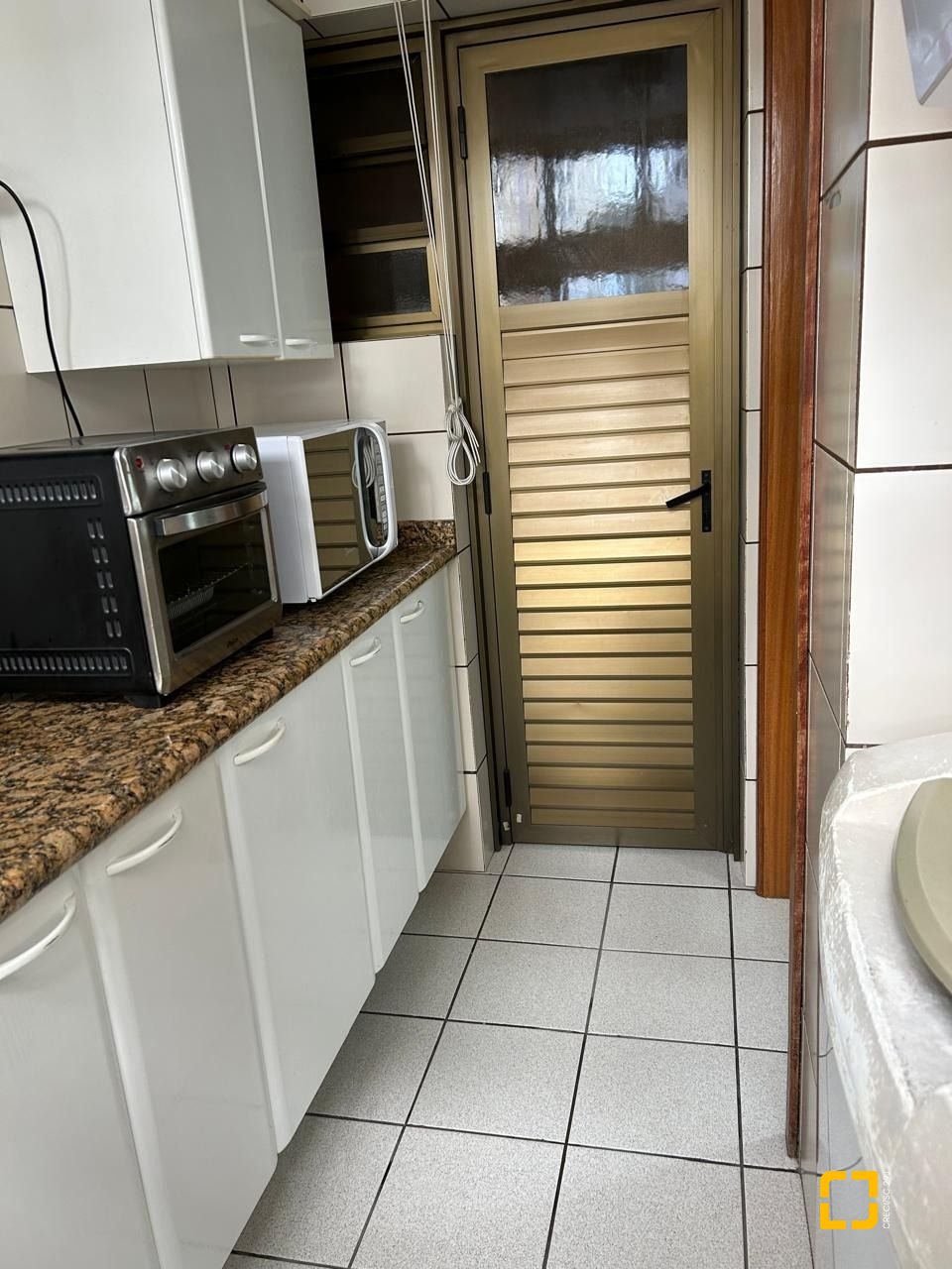 Apartamento com 208m², 5 quartos (sendo 1 suíte), 2 garagens, no bairro Agronômica em Florianópolis