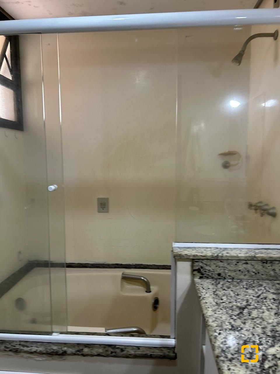Apartamento com 208m², 5 quartos (sendo 1 suíte), 2 garagens, no bairro Agronômica em Florianópolis