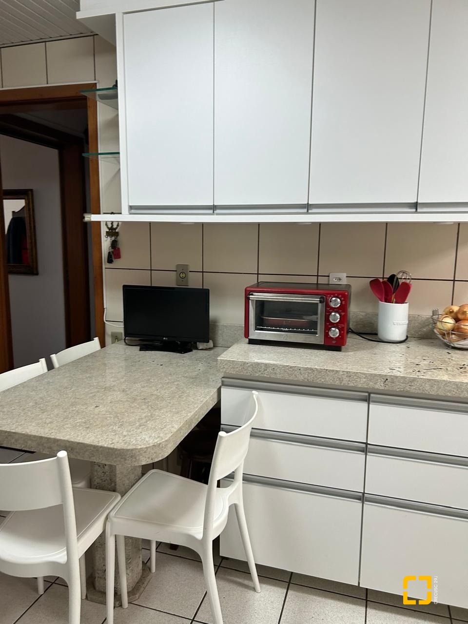 Apartamento com 208m², 5 quartos (sendo 1 suíte), 2 garagens, no bairro Agronômica em Florianópolis