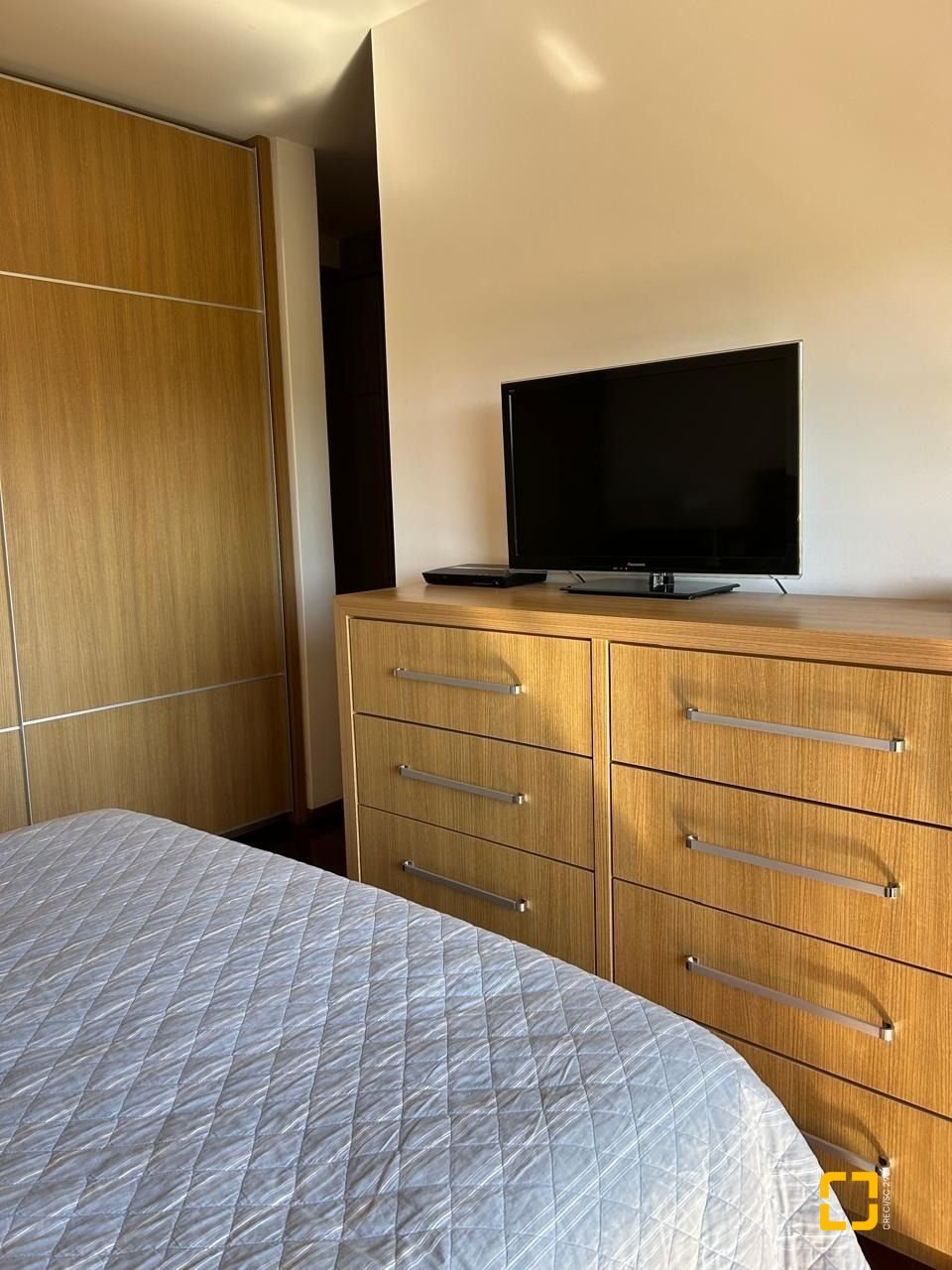 Apartamento com 208m², 5 quartos (sendo 1 suíte), 2 garagens, no bairro Agronômica em Florianópolis