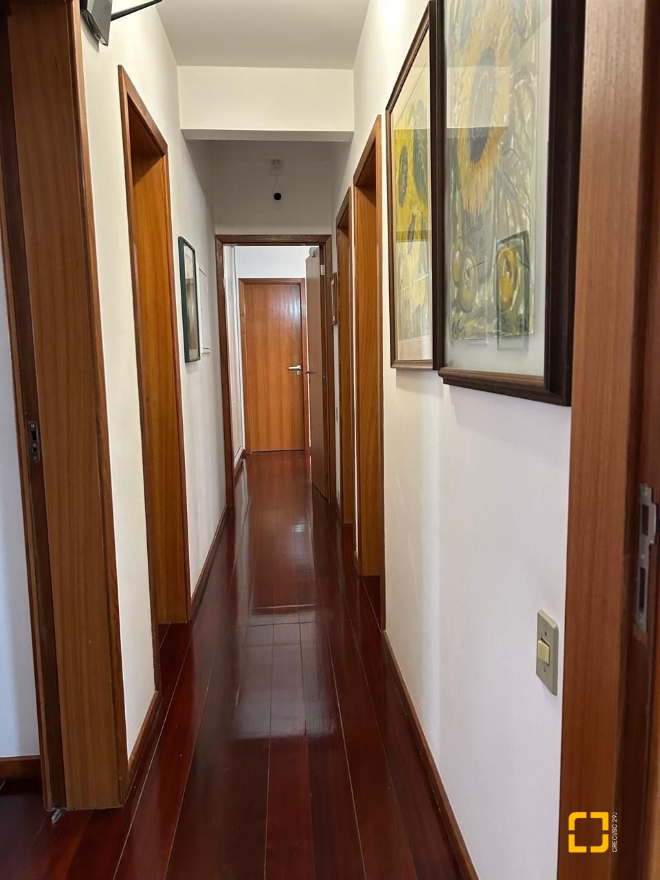 Apartamento com 208m², 5 quartos (sendo 1 suíte), 2 garagens, no bairro Agronômica em Florianópolis