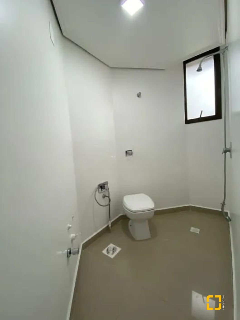 Apartamento com 157m², 6 quartos (sendo 3 suítes), 2 garagens, no bairro Centro em Florianópolis