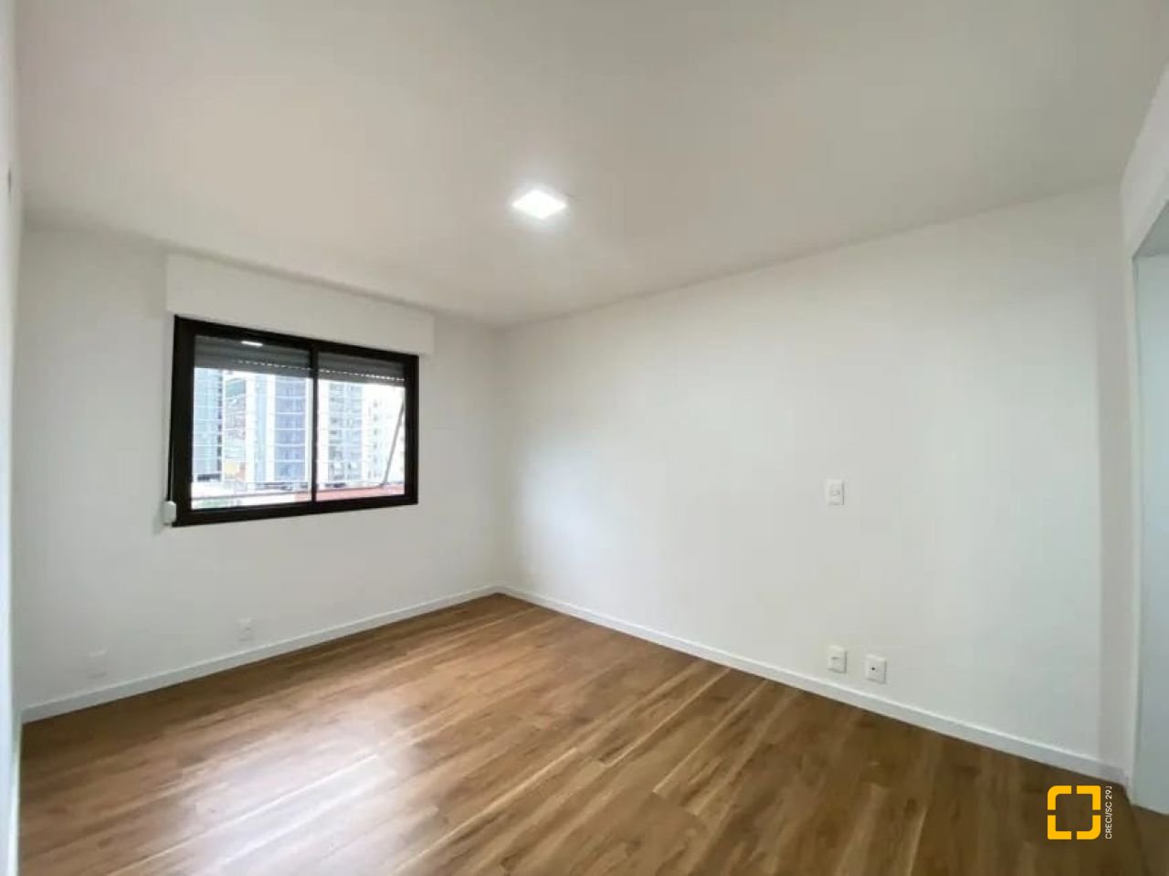 Apartamento com 157m², 6 quartos (sendo 3 suítes), 2 garagens, no bairro Centro em Florianópolis
