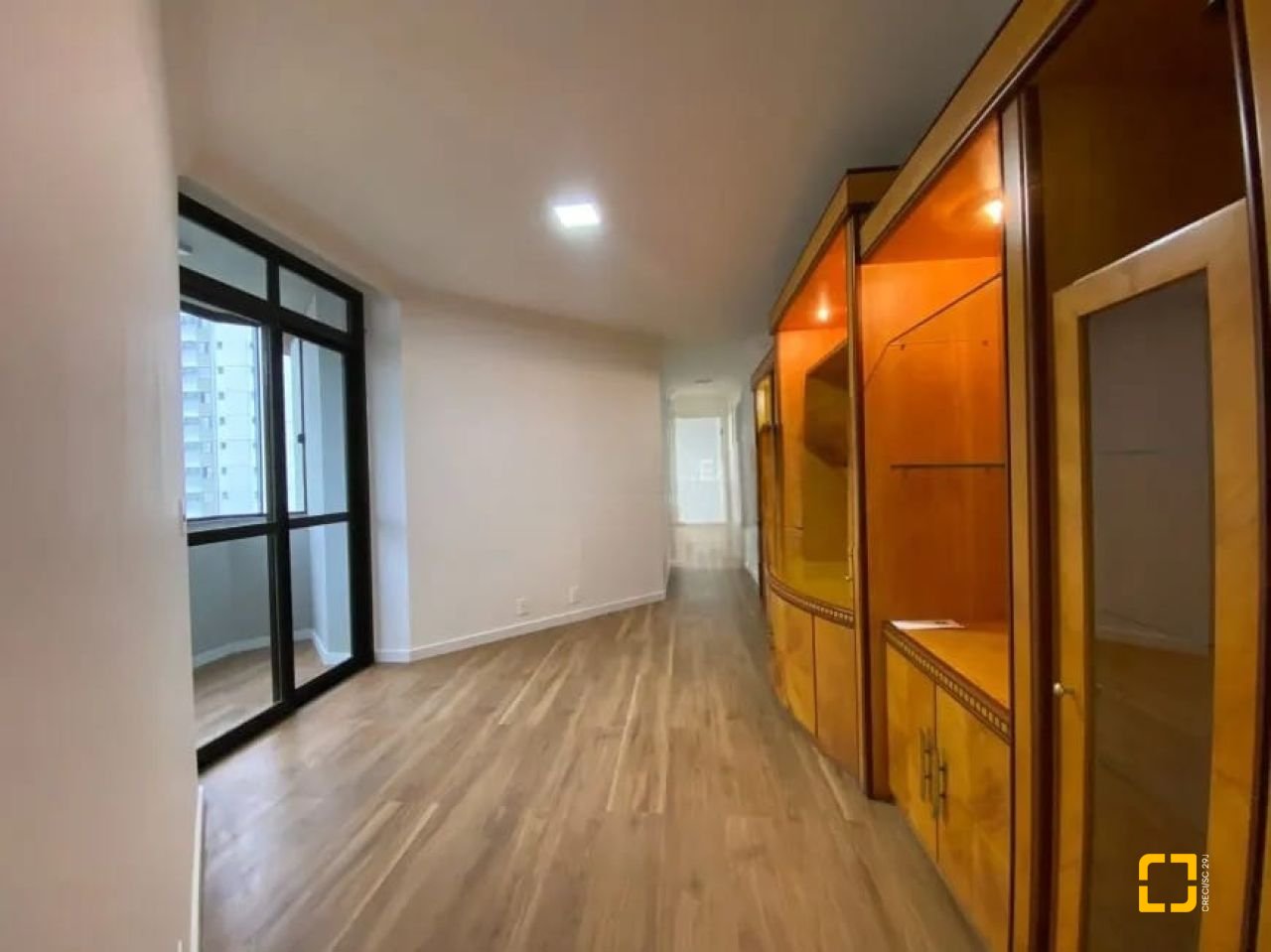 Apartamento com 157m², 6 quartos (sendo 3 suítes), 2 garagens, no bairro Centro em Florianópolis