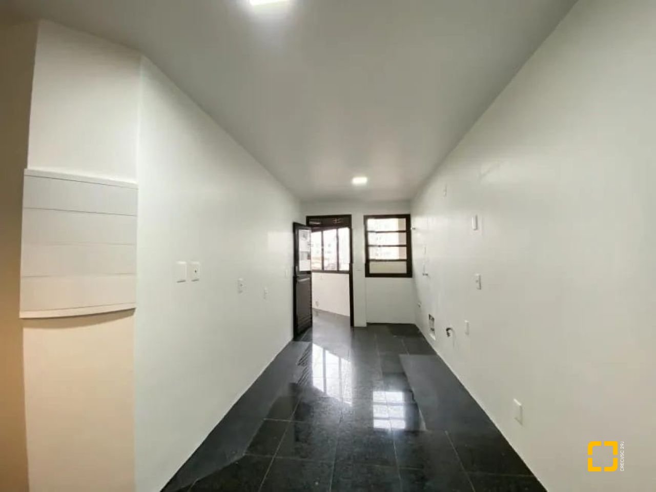 Apartamento com 157m², 6 quartos (sendo 3 suítes), 2 garagens, no bairro Centro em Florianópolis