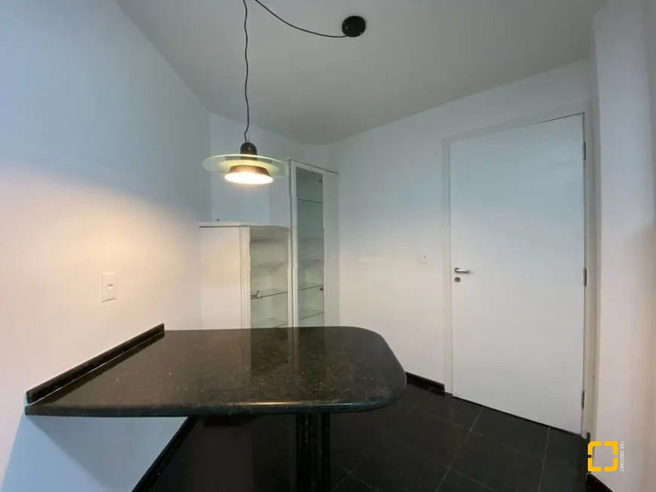 Apartamento com 157m², 6 quartos (sendo 3 suítes), 2 garagens, no bairro Centro em Florianópolis