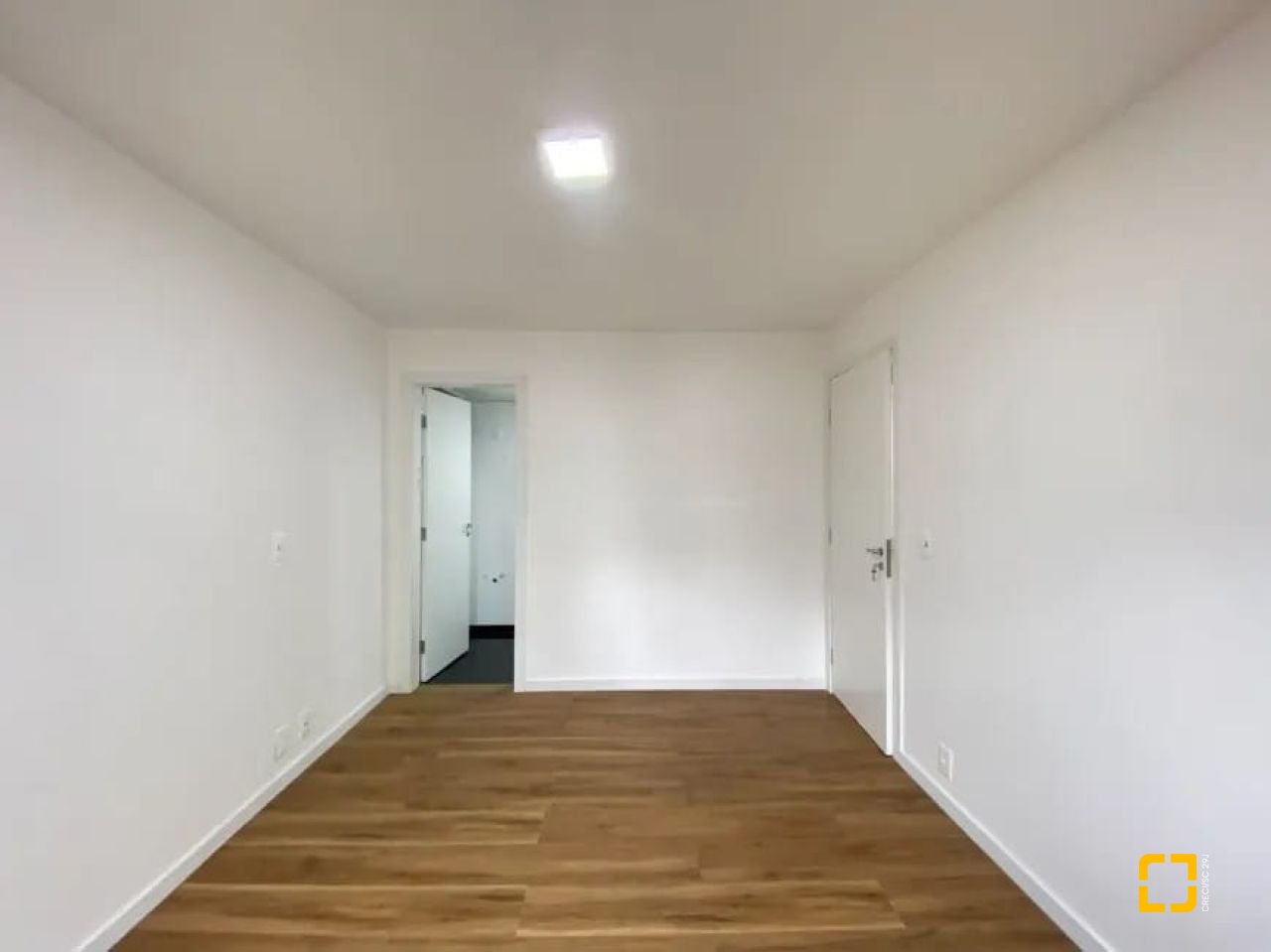 Apartamento com 157m², 6 quartos (sendo 3 suítes), 2 garagens, no bairro Centro em Florianópolis