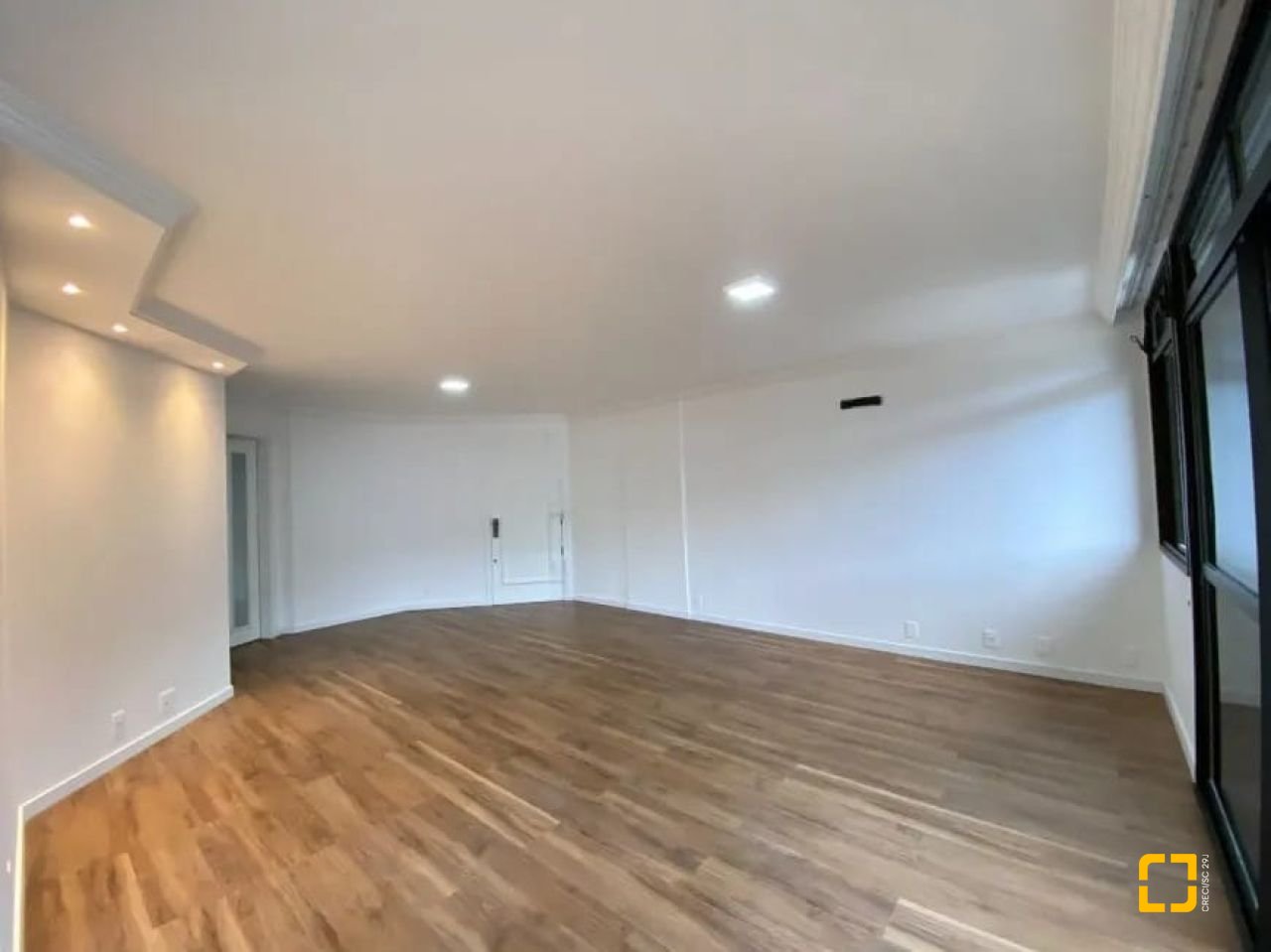 Apartamento com 157m², 6 quartos (sendo 3 suítes), 2 garagens, no bairro Centro em Florianópolis