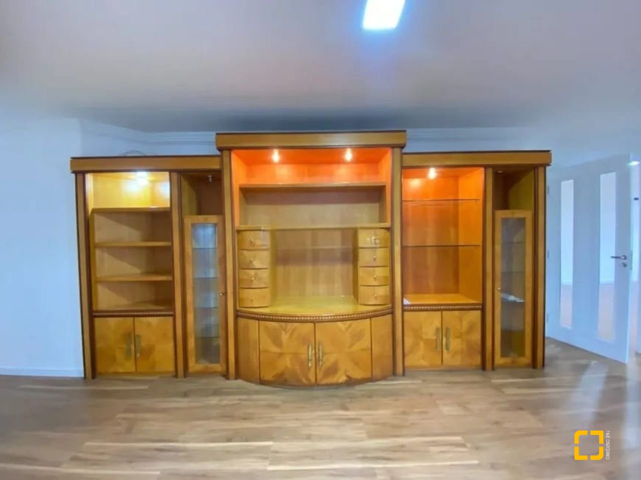 Apartamento com 157m², 6 quartos (sendo 3 suítes), 2 garagens, no bairro Centro em Florianópolis
