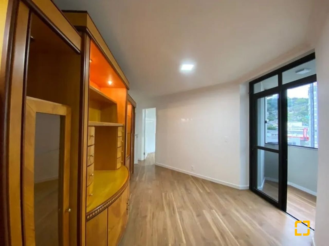 Apartamento com 157m², 6 quartos (sendo 3 suítes), 2 garagens, no bairro Centro em Florianópolis