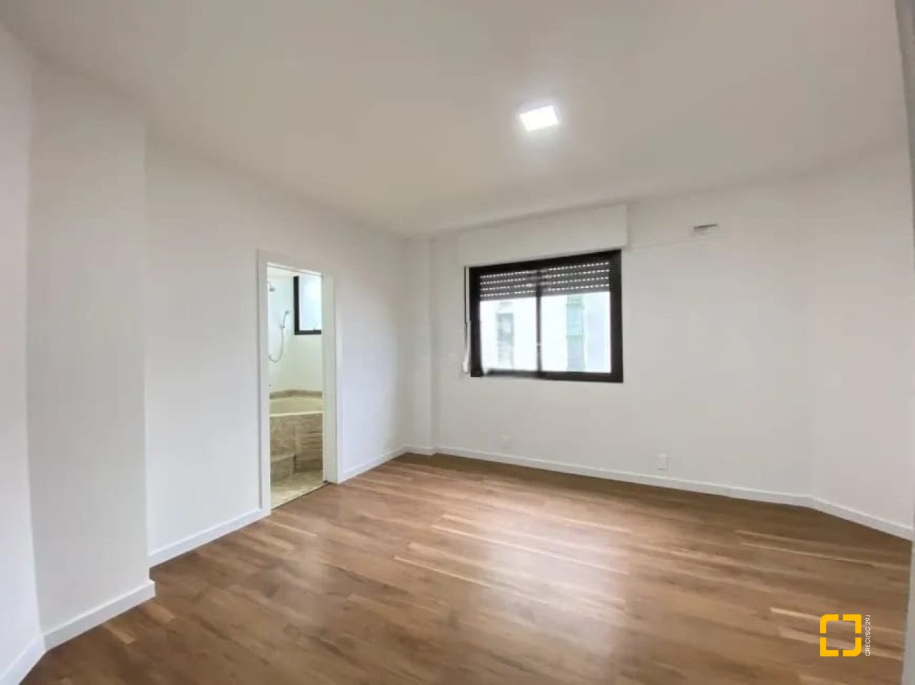 Apartamento com 157m², 6 quartos (sendo 3 suítes), 2 garagens, no bairro Centro em Florianópolis