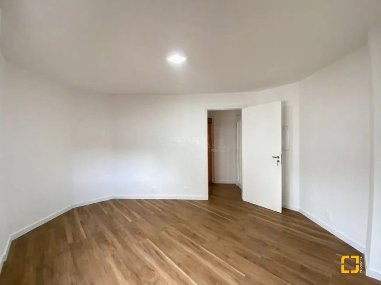 Apartamento com 157m², 6 quartos (sendo 3 suítes), 2 garagens, no bairro Centro em Florianópolis