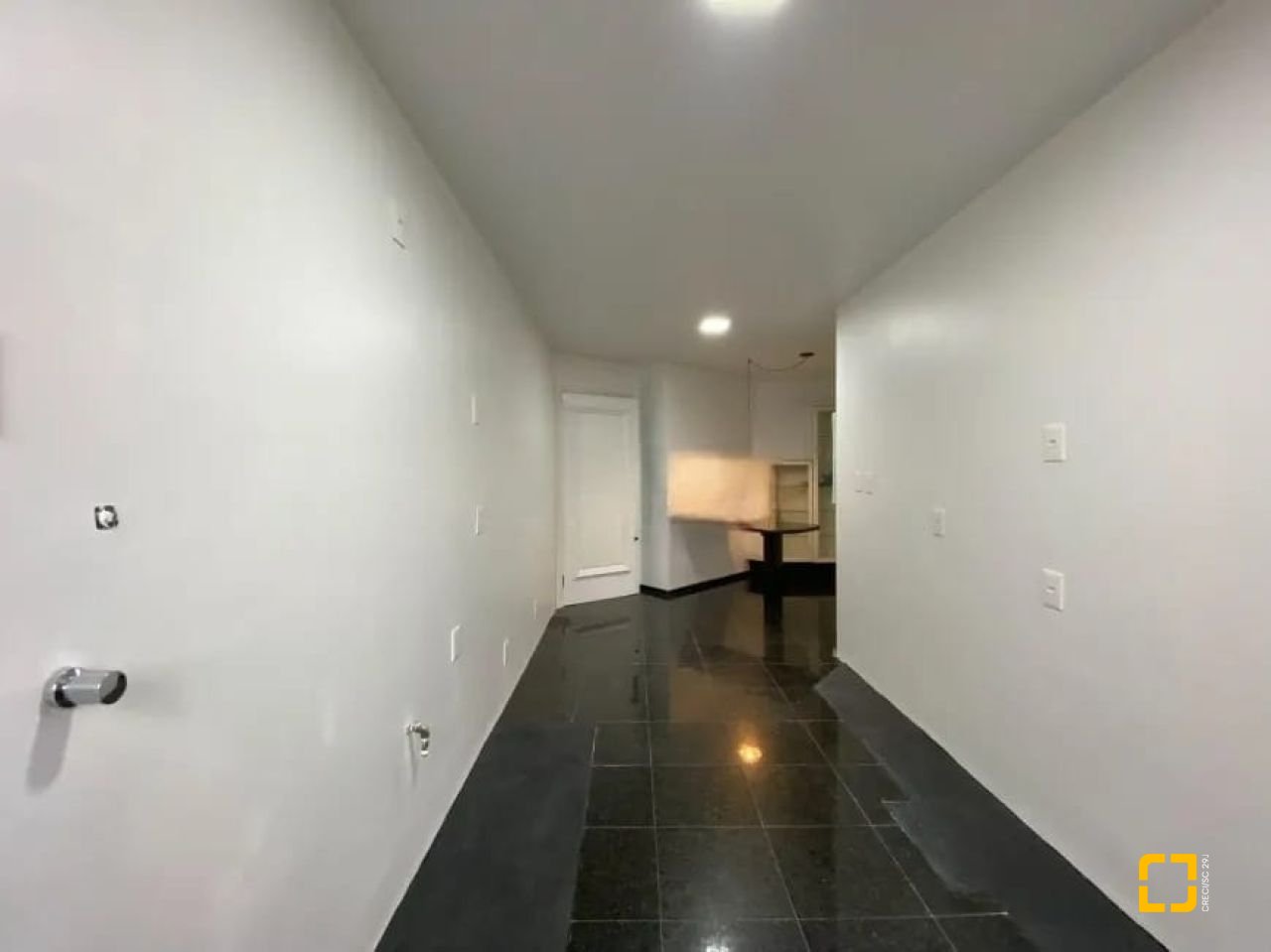 Apartamento com 157m², 6 quartos (sendo 3 suítes), 2 garagens, no bairro Centro em Florianópolis