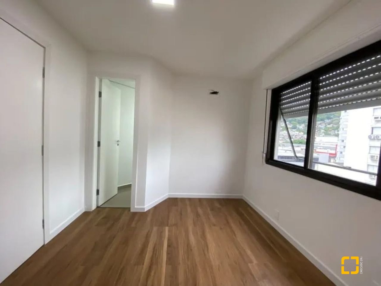 Apartamento com 157m², 6 quartos (sendo 3 suítes), 2 garagens, no bairro Centro em Florianópolis
