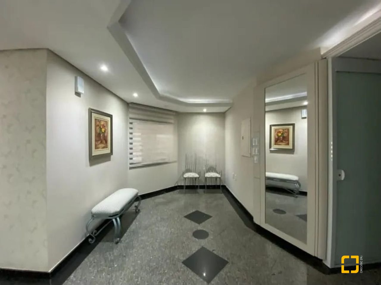 Apartamento com 157m², 6 quartos (sendo 3 suítes), 2 garagens, no bairro Centro em Florianópolis