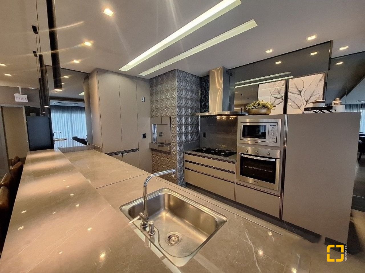 Apartamento com 107m², 3 quartos (sendo 1 suíte), 2 garagens, no bairro Campinas em São José