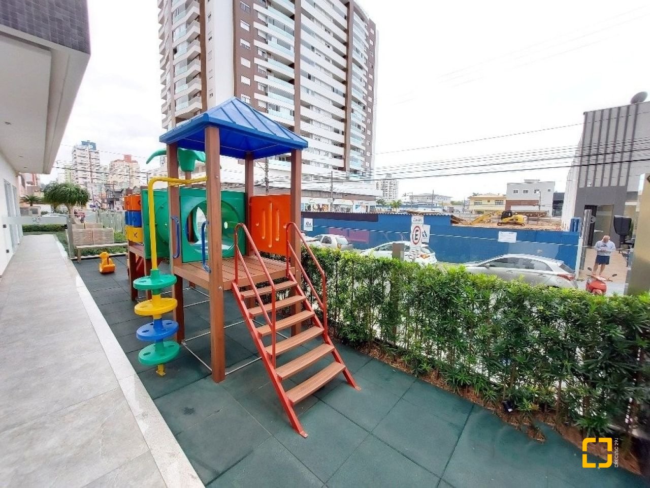 Apartamento com 107m², 3 quartos (sendo 1 suíte), 2 garagens, no bairro Campinas em São José