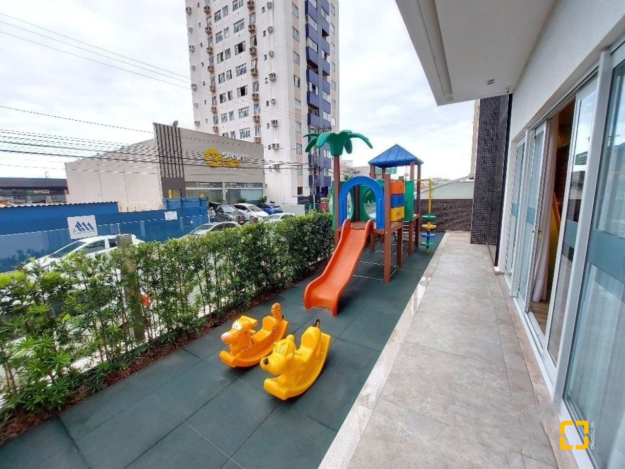 Apartamento com 107m², 3 quartos (sendo 1 suíte), 2 garagens, no bairro Campinas em São José